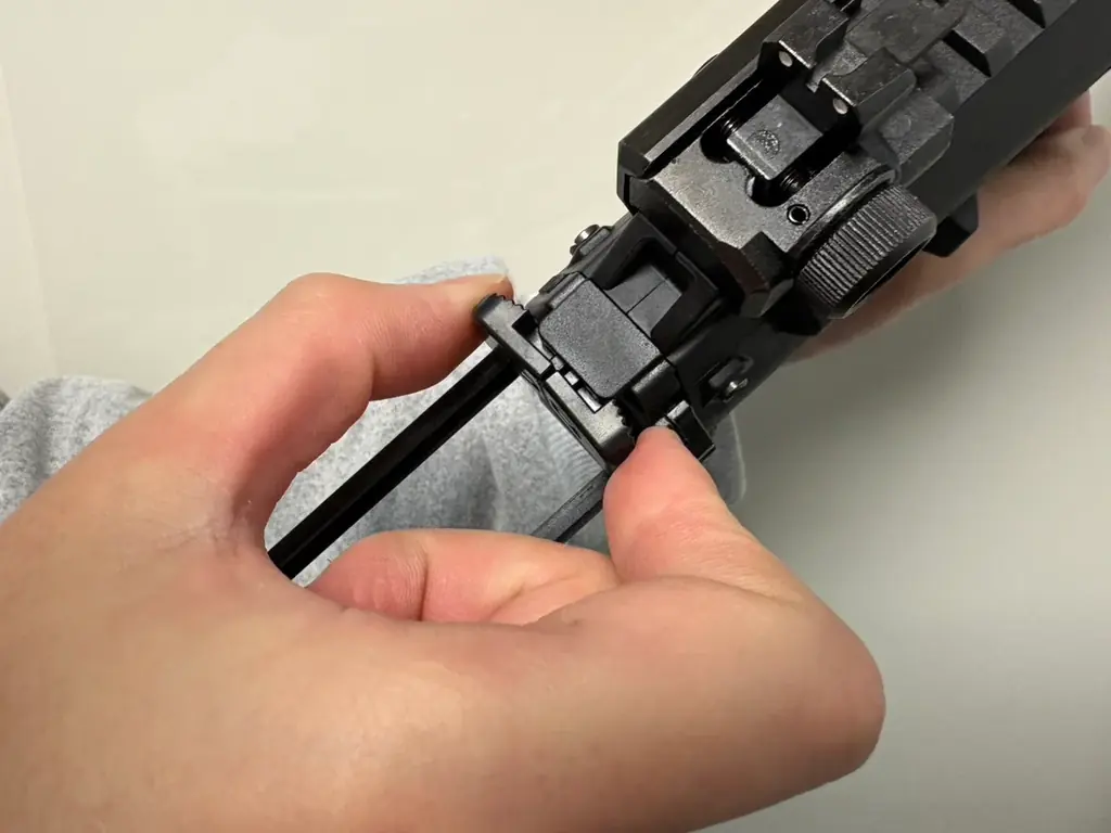 “特殊部隊が選んだ名銃”、その操作に不満はないか？「引きにくい」を一瞬で解決。操作性を極めた『東京マルイ GBB MP7A1 カスタムチャージングハンドル』2026年2月13日発売！ 画像 2