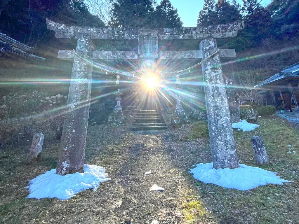 【福岡県東峰村】岩屋神社の光の道　～限られた時期にしか立ち会えない、東峰村の特別な輝き～ 画像 1