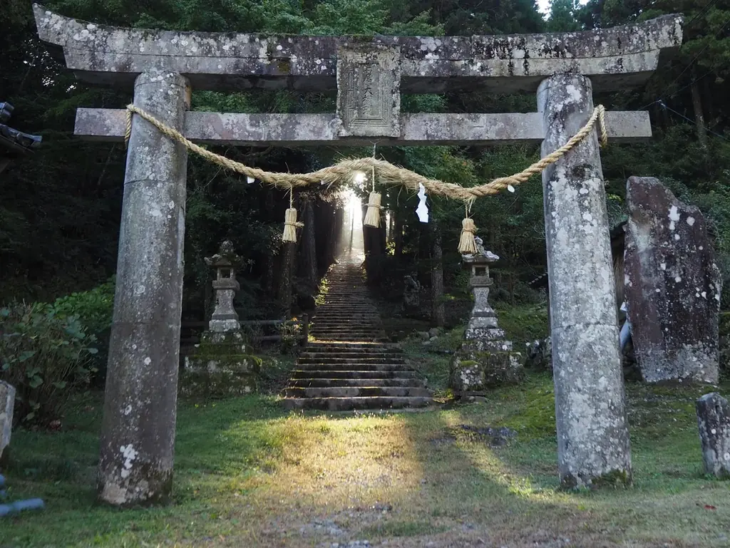 【福岡県東峰村】岩屋神社の光の道　～限られた時期にしか立ち会えない、東峰村の特別な輝き～ 画像 2