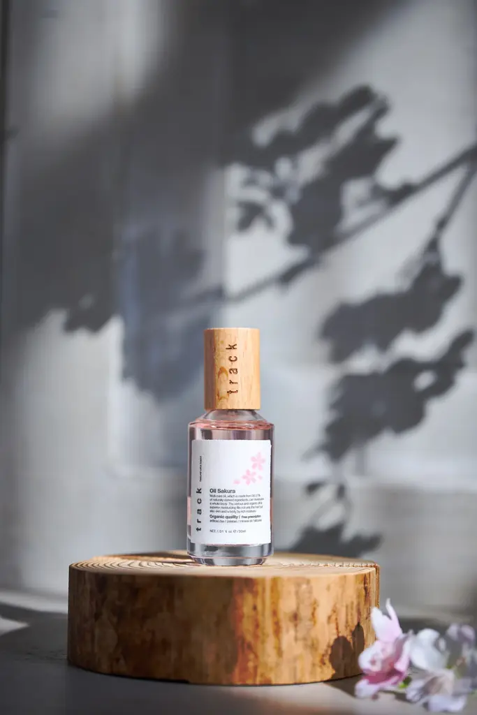 trackより、桜香るオイルが今年も季節限定で登場。ファブリックミストとキャンドルもリリース！ 画像 3