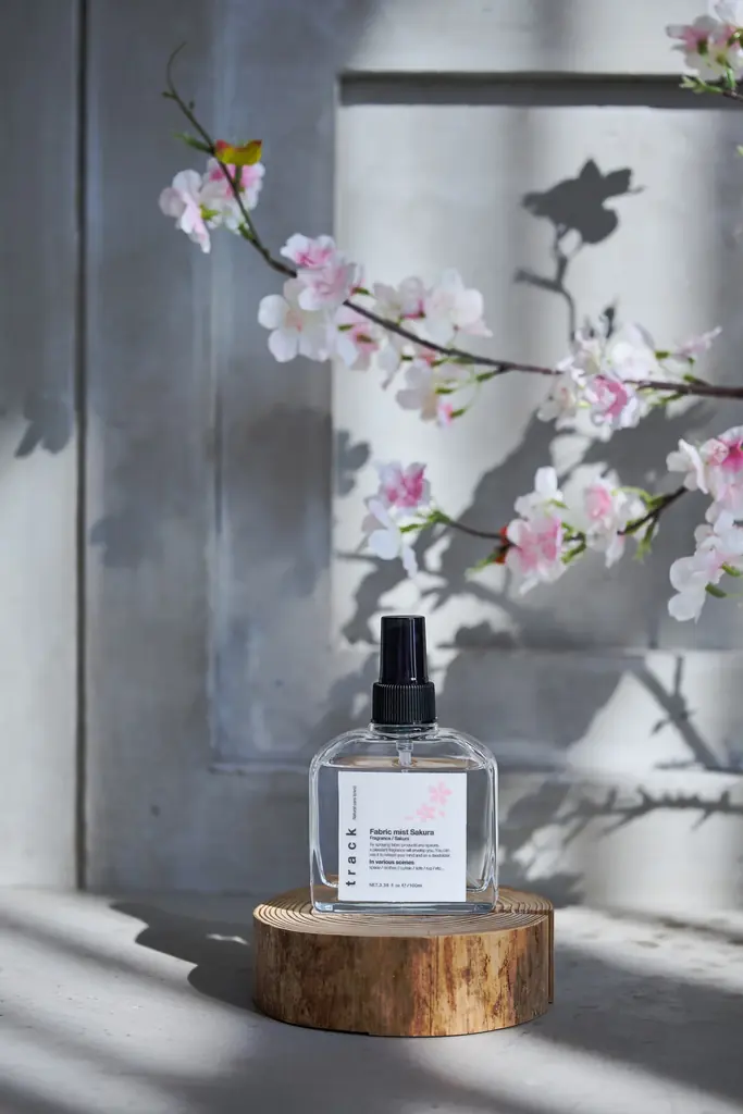 trackより、桜香るオイルが今年も季節限定で登場。ファブリックミストとキャンドルもリリース！ 画像 5