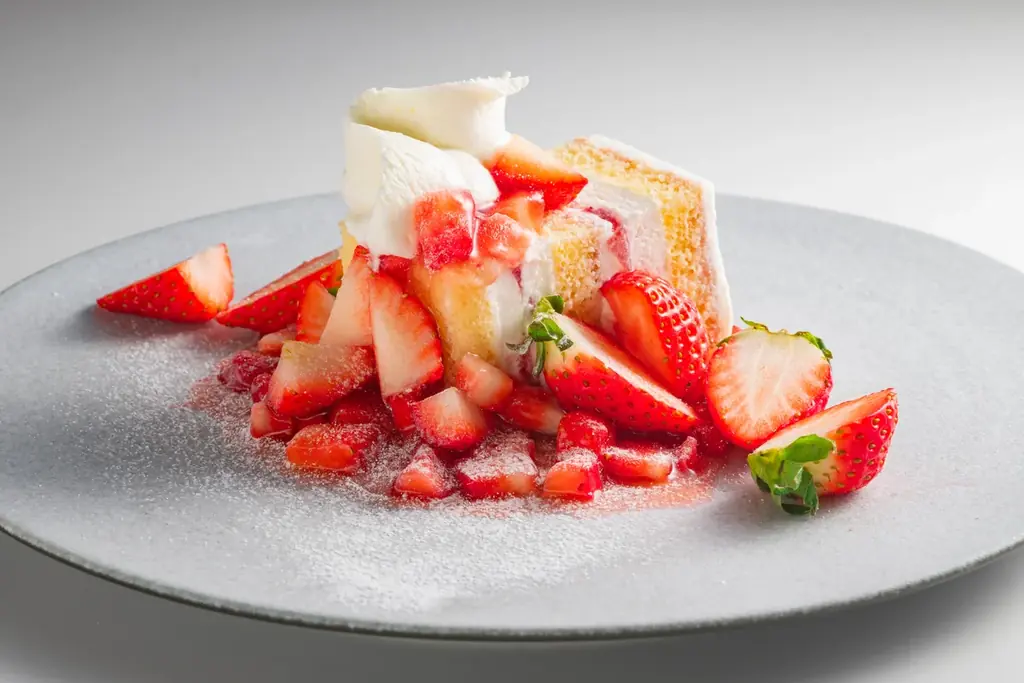 【シェラトングランドホテル広島】開業15周年記念 スイーツブッフェ「ストロベリーセレブレーション」開催 画像 4