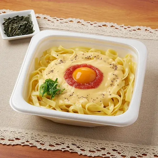 2025年の初週売上ランキング1位、2位を独占した「鎌倉パスタ」監修パスタを発売！大人気の「生パスタ明太カルボナーラ」と新作「生パスタチーズボロネーゼ」を2月10日（火）から発売！ 画像 2