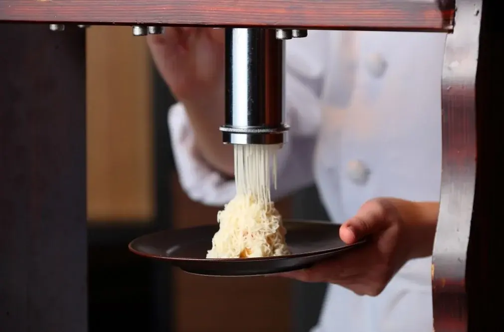 【名古屋プリンスホテル スカイタワー】香り立つ和の甘味と、愛知県産いちごの饗宴「いちご＆和スイーツ・ランチブッフェ -和香(わか)-」を開催 画像 3