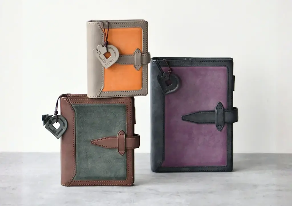 『Davinci（ダ・ヴィンチ）』ブランド 30周年記念商品／第1弾／システム手帳「Roroma Classic（ロロマクラシック） バイカラー＆チャーム」を3月上旬に発売 画像 2