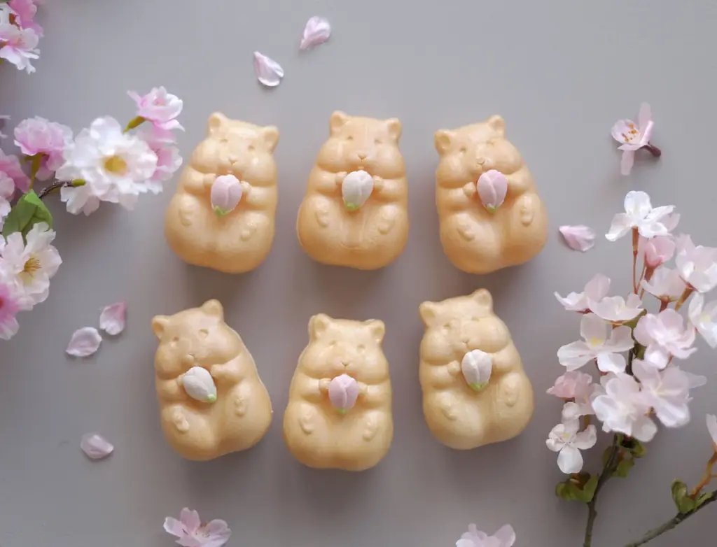 春だけの特別仕様！可愛すぎるお菓子「ハムスターモナカ」の桜餡バージョンが登場 画像 3