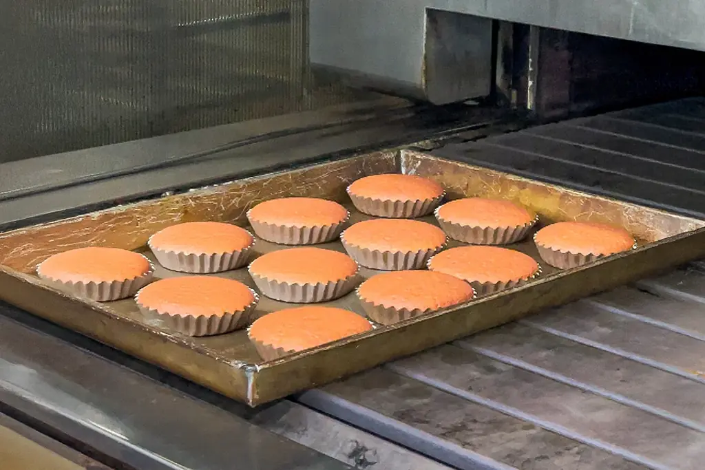 【桜スイーツ人気No.1】口の中で、桜の花が舞うような味わい。ふんわりシフォン食感の「桜マドレーヌ」が2/8より登場 画像 10