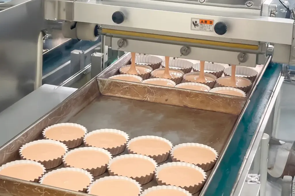 【桜スイーツ人気No.1】口の中で、桜の花が舞うような味わい。ふんわりシフォン食感の「桜マドレーヌ」が2/8より登場 画像 9