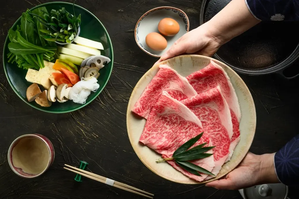 【2026年2月21日(土)〜3月1日(日)期間限定】京都三条 箔・３ブランド和牛の贅沢！肉寿司とすき焼きで味わう特別プランを販売 画像 2