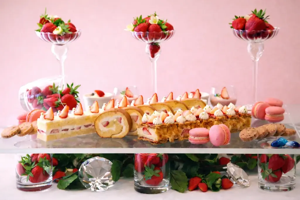 【苺の饗宴2026】バレンタインにスタート♪ 春香るイチゴスイーツビュッフェ☆5月まで限定開催！ オーシャンフロントホテルで過ごす甘いひととき 画像 1