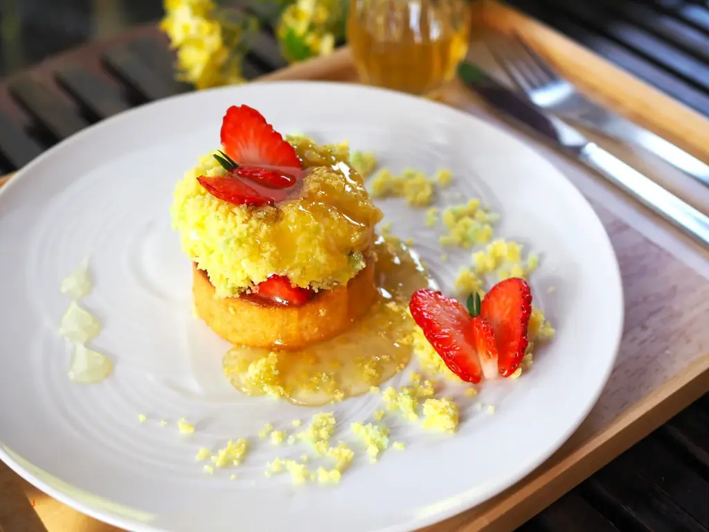 新登場＊幻の菜の花はちみつが主役のケーキ＊家族経営養蜂家の初挑戦。豊橋市を代表する老舗和菓子店お亀堂とコラボレーション! 画像 1