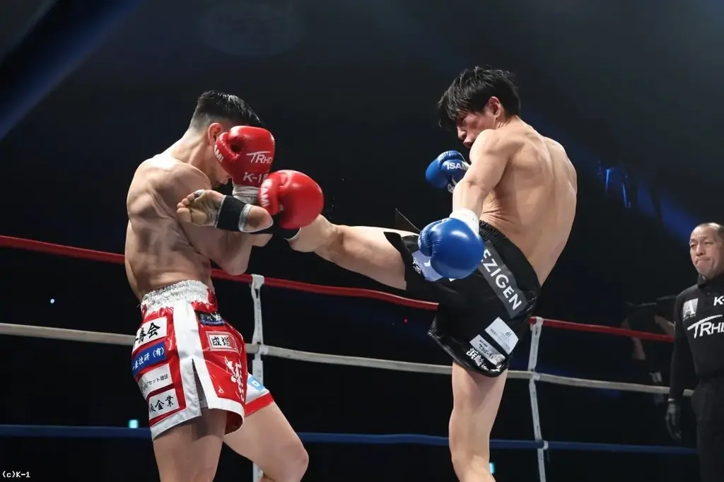 【事後レポート】 新K-1公式ヴィーナス「斎藤恭代」さんが“勝利の女神”としてKO呼ぶ華麗な舞い！「鈴木ユリア」さんが初ゲスト登場し、空手愛溢れるエールで相互フォローの松山勇汰の激戦を後押し！ 画像 2