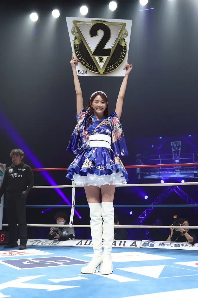 【事後レポート】 新K-1公式ヴィーナス「斎藤恭代」さんが“勝利の女神”としてKO呼ぶ華麗な舞い！「鈴木ユリア」さんが初ゲスト登場し、空手愛溢れるエールで相互フォローの松山勇汰の激戦を後押し！ 画像 8