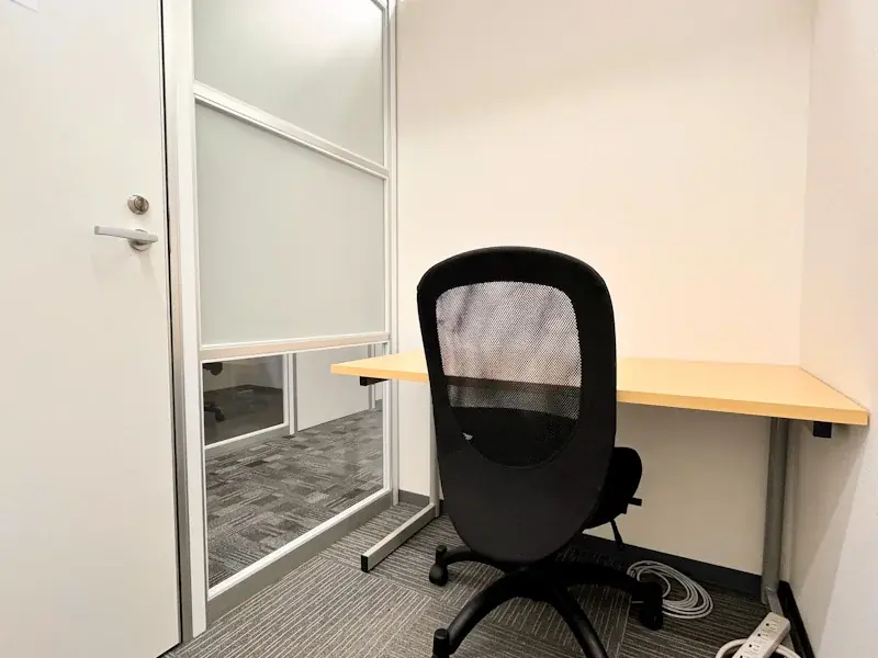 【人気の個室に空室発生】レンタルオフィス「1～2名用完全個室」｜本町駅徒歩5分のロケーションで快適なビジネス空間を提供 画像 3