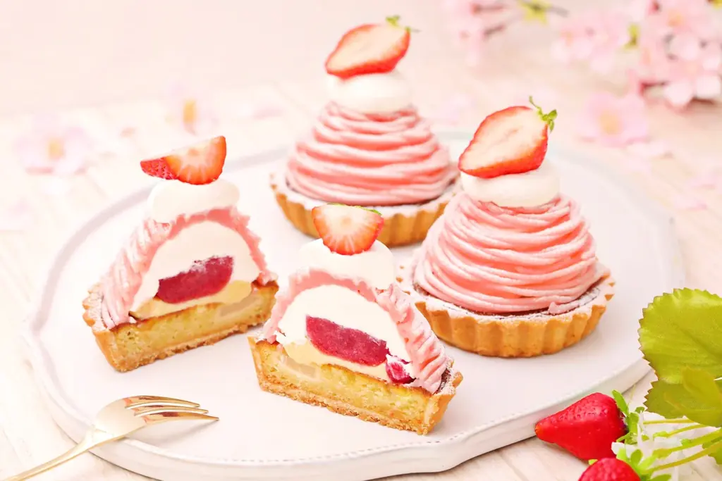 【春のモンブラン】合計累計販売数2.5万個※1の人気スイーツ！甘酸っぱい国産苺を飾った『苺とさくらのモンブラン』＆さくらの優しい香りを楽しめる『さくらのプチモンブラン』の春限定モンブラン2種を限定発売 画像 2