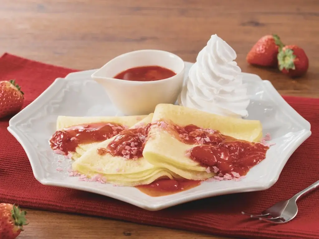 【春を愉しむ食べ放題‼セルフメイクスイーツ🍓】3/1迄！バラエティー豊かな食べ放題「ニラックスブッフェ」にて『ごろっと果実の苺ソース』が登場！クレープにクロッフルに♪春スイーツをお楽しみください！ 画像 4