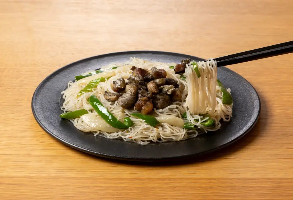 宮崎県産みやざき地頭鶏を使った「宮崎ケンミン焼ビーフン」今年も登場！2月10日「みやざき地頭鶏の日」販売開始 画像 2