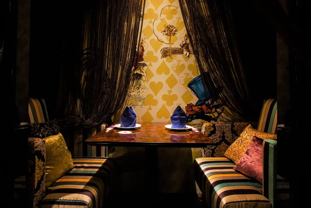 【2月限定】アリスのバレンタインデザートプレート登場！あなただけの言葉をチョコレートに添えて♪｜大阪・梅田「幻想の国のアリス」 画像 11