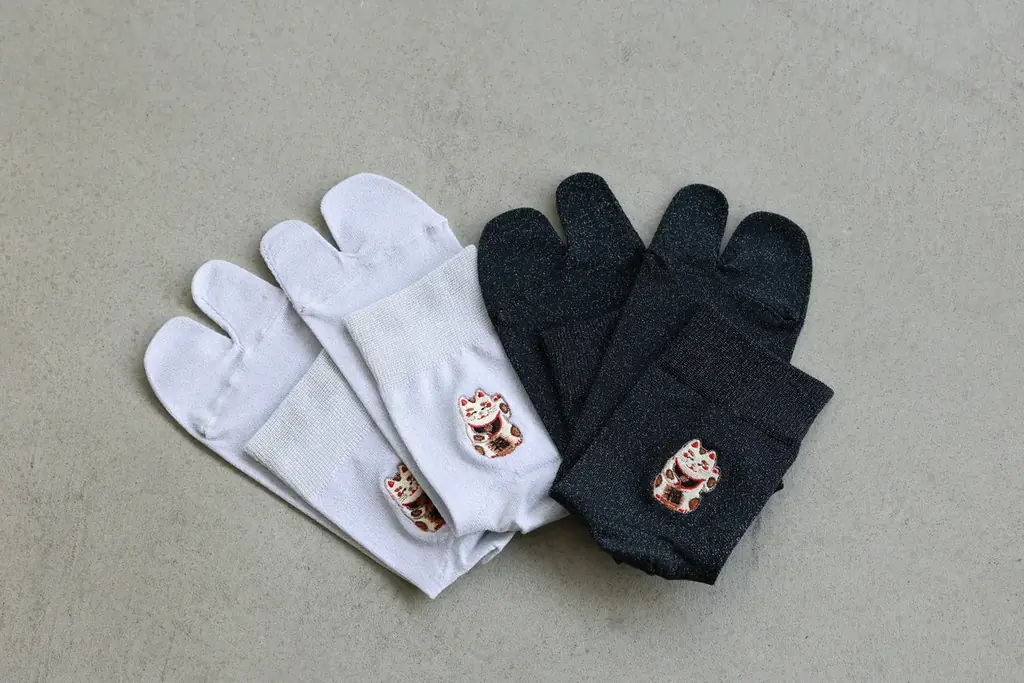 京都の老舗綿布商、永樂屋とタビオのコラボ企画。2026年２月17日（火）、タビオ運営の37店舗と公式オンラインストアで発売。一部店舗では、ラブリ紋刺繍サービスも実施 画像 3