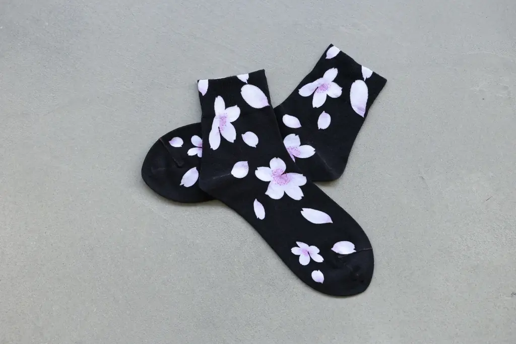 京都の老舗綿布商、永樂屋とタビオのコラボ企画。2026年２月17日（火）、タビオ運営の37店舗と公式オンラインストアで発売。一部店舗では、ラブリ紋刺繍サービスも実施 画像 4