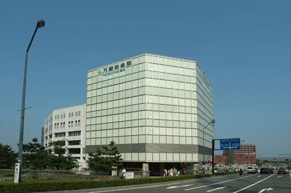 横浜バニラ、「横浜みなとみらい万葉倶楽部」にて「塩バニラフィナンシェ」「塩バニラクリーミーサブレ」の常設販売が決定！ 画像 2