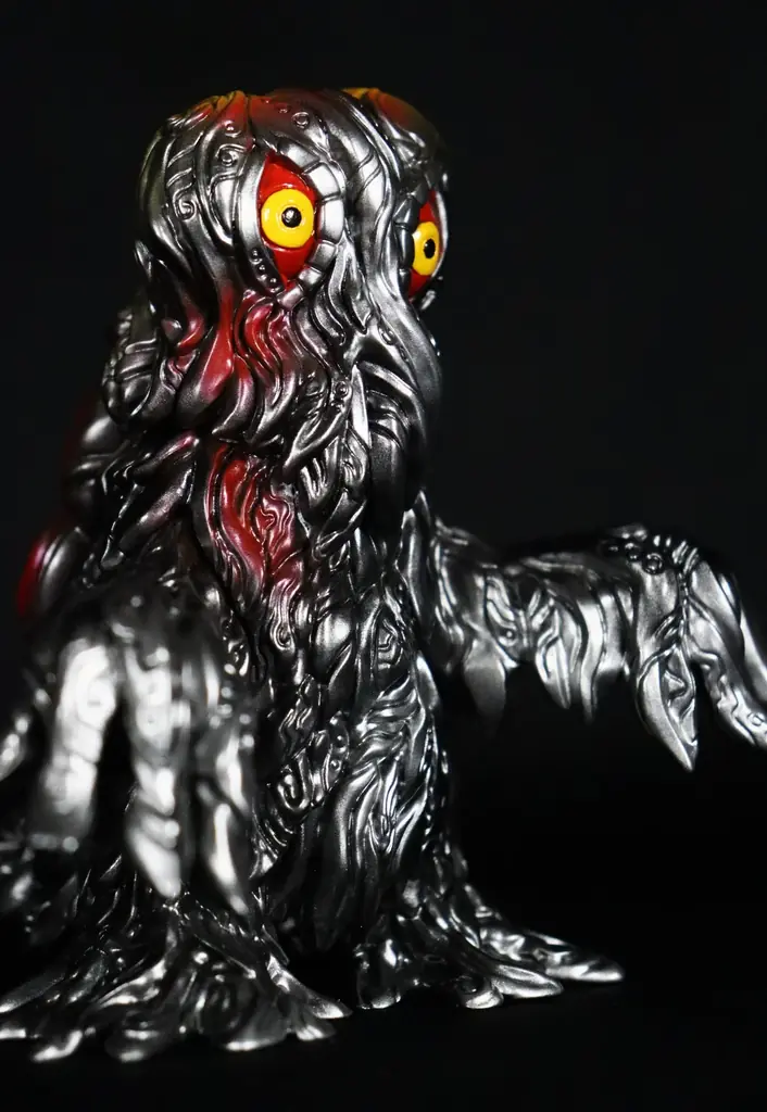 CCPJAPANの送る新たなレトロソフビシリーズ『ミドルサイズシリーズ ゴジラCREATION』第2弾として、造形作家「イササ」氏のデザインした「ヘドラ」が2種で登場！ 画像 3