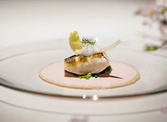 【オリエンタルヒルズ沖縄】桜をテーマに、フレンチ・鮨・鉄板焼きのコラボレーションフルコース ー3人のシェフが織りなす美食の饗宴ー 画像 6