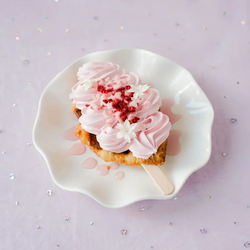 魔法にかけられたような非日常体験。「PLACOLE＆DRESSY」のプロデュースカフェで「オーロラプリンセスドレスと桜フェア」を期間限定開催 画像 3