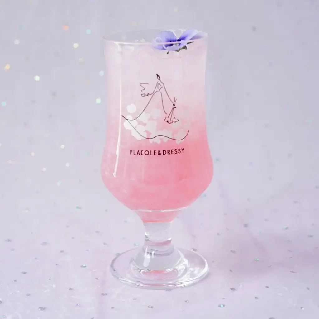 魔法にかけられたような非日常体験。「PLACOLE＆DRESSY」のプロデュースカフェで「オーロラプリンセスドレスと桜フェア」を期間限定開催 画像 4