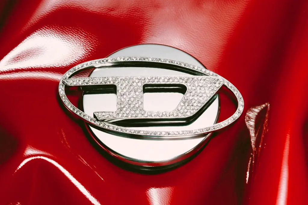 【CASETiFY】「DIESEL + CASETiFY」待望の第2弾、モードと機能美が融合する最新テックアクセサリー 画像 4