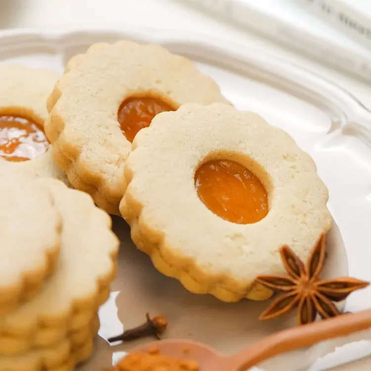 【さくほろ、スパイスの小さな旅】4種のスパイスとアプリコットが重なる『スパイス香る アプリコットのサブレサンド』をスナックミーオンラインストアで期間限定発売 画像 2