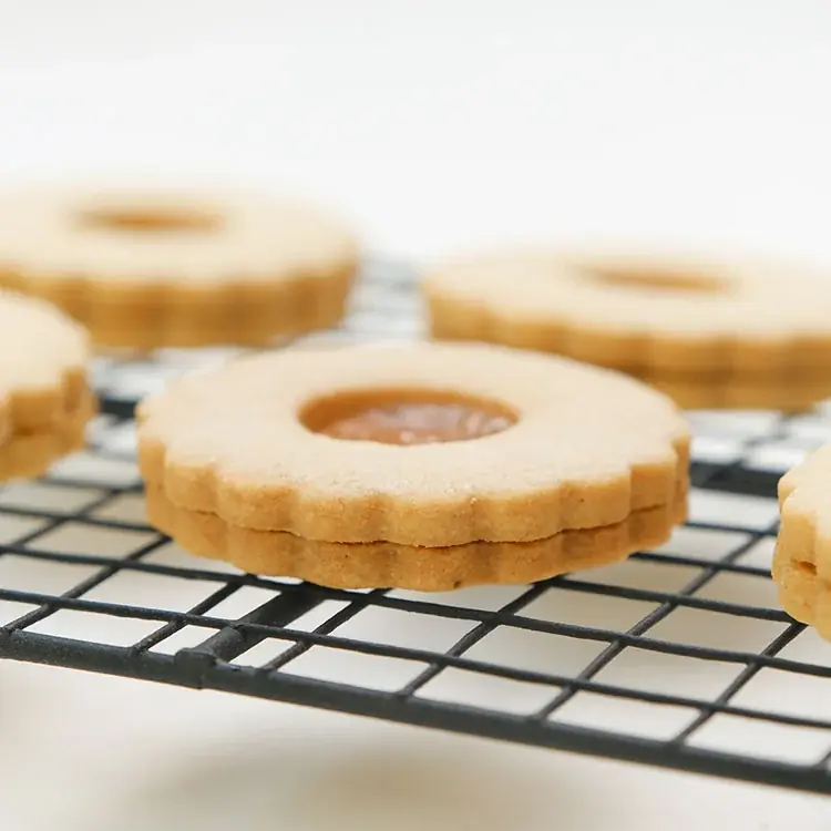 【さくほろ、スパイスの小さな旅】4種のスパイスとアプリコットが重なる『スパイス香る アプリコットのサブレサンド』をスナックミーオンラインストアで期間限定発売 画像 4