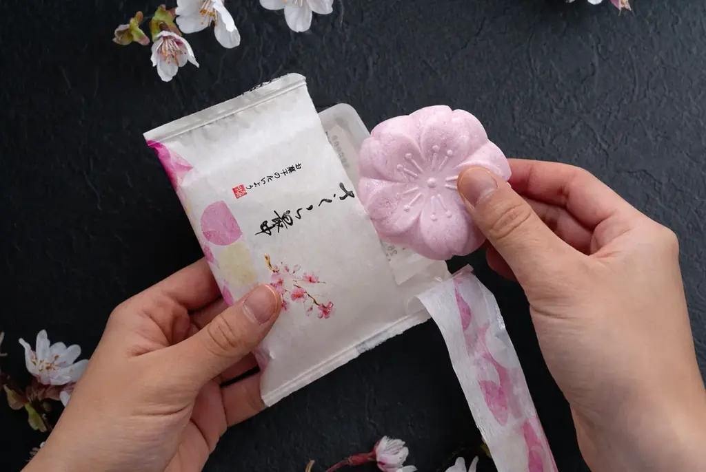 【春限定】ねっちゃり濃厚“食べる桜”が今年も登場！もち米の王様・こがね餅の最中皮×静岡県産桜葉入り餡で味わう「さくら最中」 画像 4