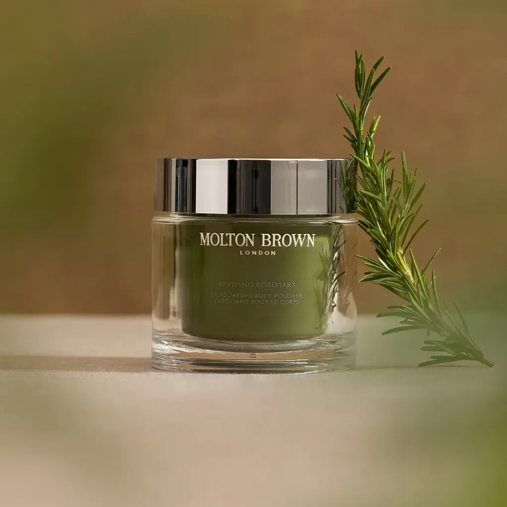 ハーバルでさわやかな香り「リヴァイヴィング ローズマリー」コレクションからボディポリッシャーが新登場 画像 2
