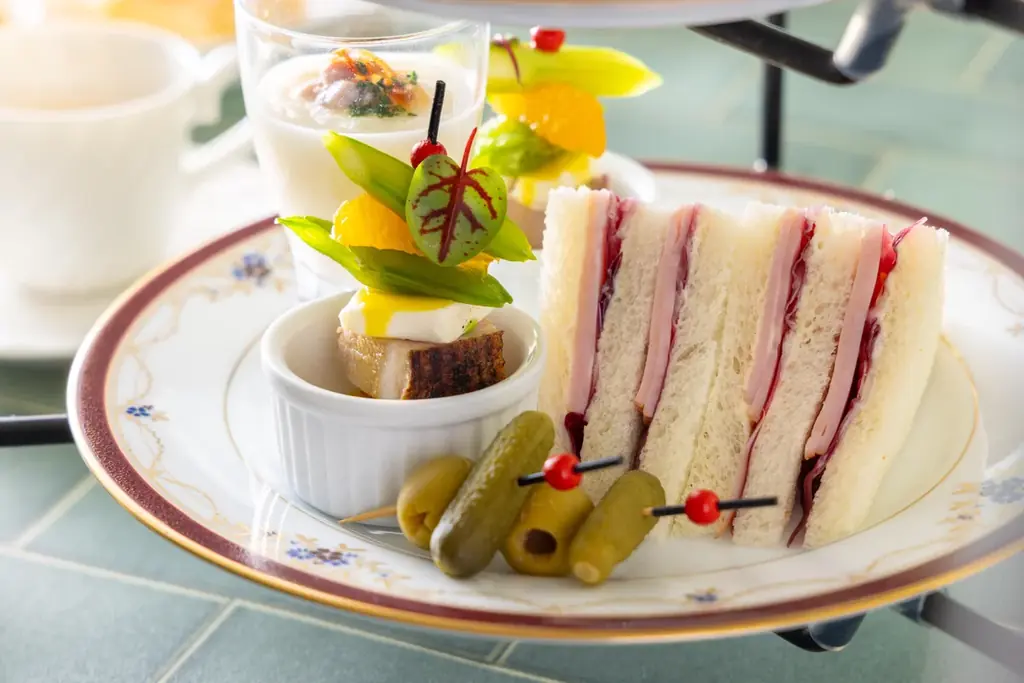 吉祥寺のホテルで「紅茶のアフタヌーンティー」開催！ティーマーケット ジークレフの厳選茶葉とスイーツ・セイボリーが織りなす、春の贅沢な大人のティータイム 画像 3