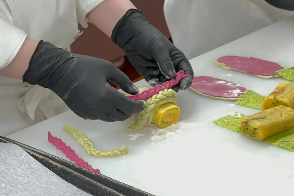 【品川プリンスホテル】第35回プリンスホテル料理コンクール 製パン部門優勝作品「キュウリの佃煮とだし巻き卵のパン」の販売が決定 画像 4