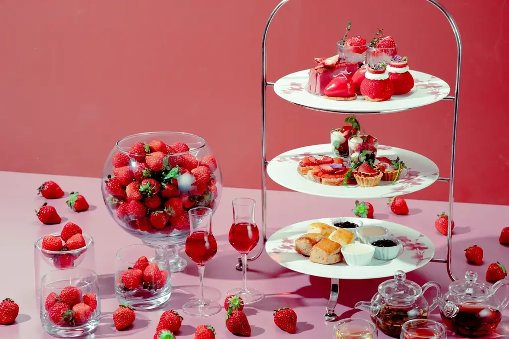 いちご好きに捧ぐ、アフタヌーンティ「いちごマニア！」が3月6日から金・土・日・祝日限定開催。「フレッシュいちご食べ放題」または「ブランドいちご3種食べ比べ」をスタイルで選べる2プランが登場 画像 2