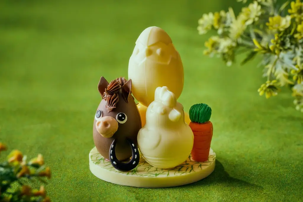 気球に乗ったイースターバニーのチョコレートなど愛らしいスイーツが登場手土産にも最適なパステルカラーのマカロンやアイシングクッキーも春の祝祭を彩る「イースタースイーツ コレクション」 画像 5