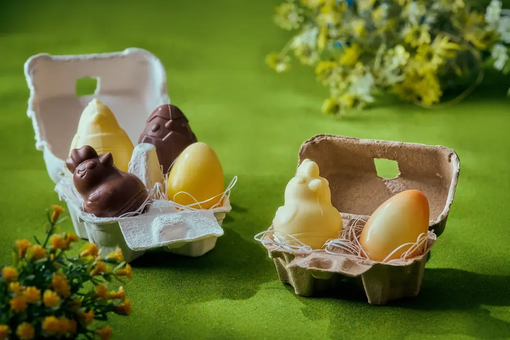 気球に乗ったイースターバニーのチョコレートなど愛らしいスイーツが登場手土産にも最適なパステルカラーのマカロンやアイシングクッキーも春の祝祭を彩る「イースタースイーツ コレクション」 画像 6