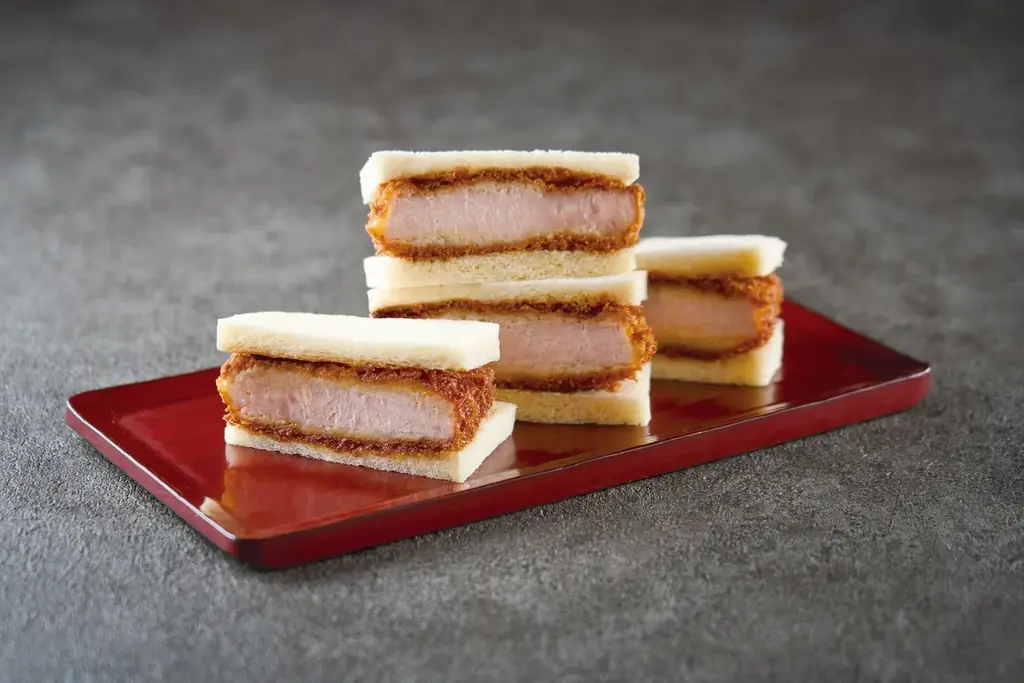 【果実屋珈琲】ご馳走サンド「厚切りロースかつ」や「自家製ティラミス 季節のフルーツ添え」など新商品を販売 画像 2