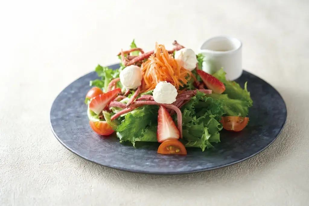 【果実屋珈琲】ご馳走サンド「厚切りロースかつ」や「自家製ティラミス 季節のフルーツ添え」など新商品を販売 画像 3