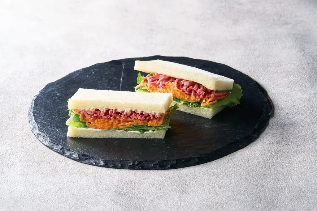 【果実屋珈琲】ご馳走サンド「厚切りロースかつ」や「自家製ティラミス 季節のフルーツ添え」など新商品を販売 画像 4