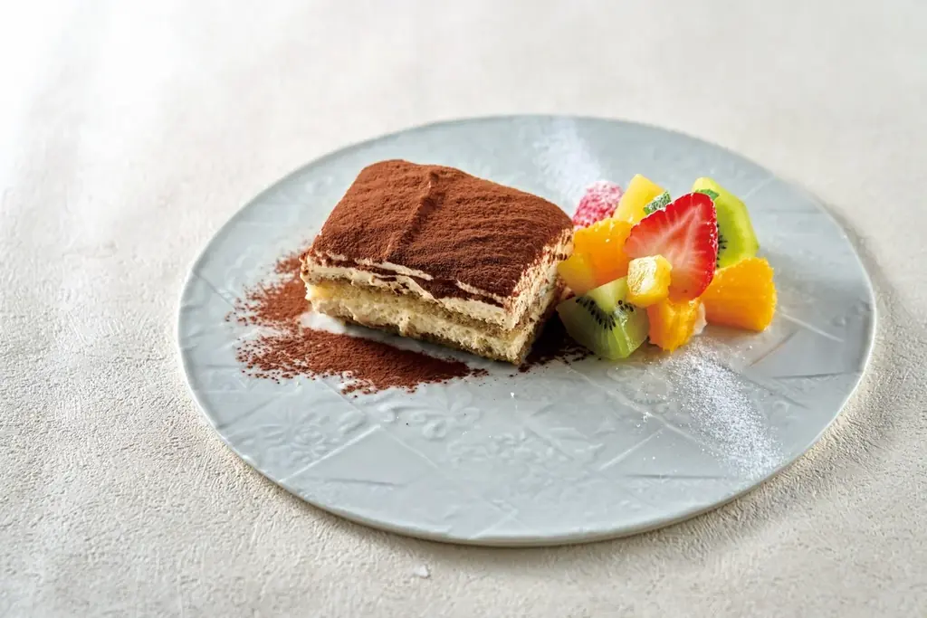 【果実屋珈琲】ご馳走サンド「厚切りロースかつ」や「自家製ティラミス 季節のフルーツ添え」など新商品を販売 画像 5