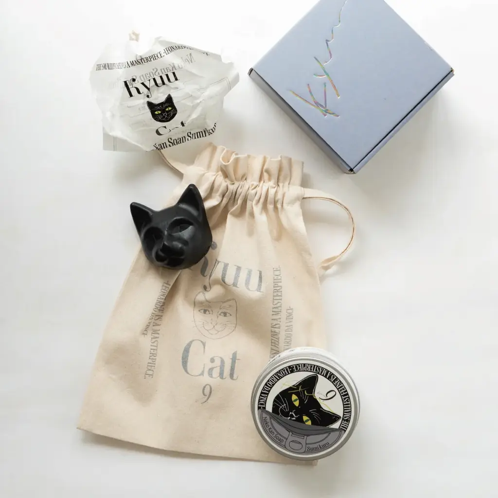 猫の日＜2月22日＞ニャンニャンニャンを祝う漆黒の輝き。昨年大好評を博した、竹炭を贅沢に使用した黒猫ソープ『9.kyuu ネコ缶SOAP《炭黒》』が数量限定でカムバック。 画像 5