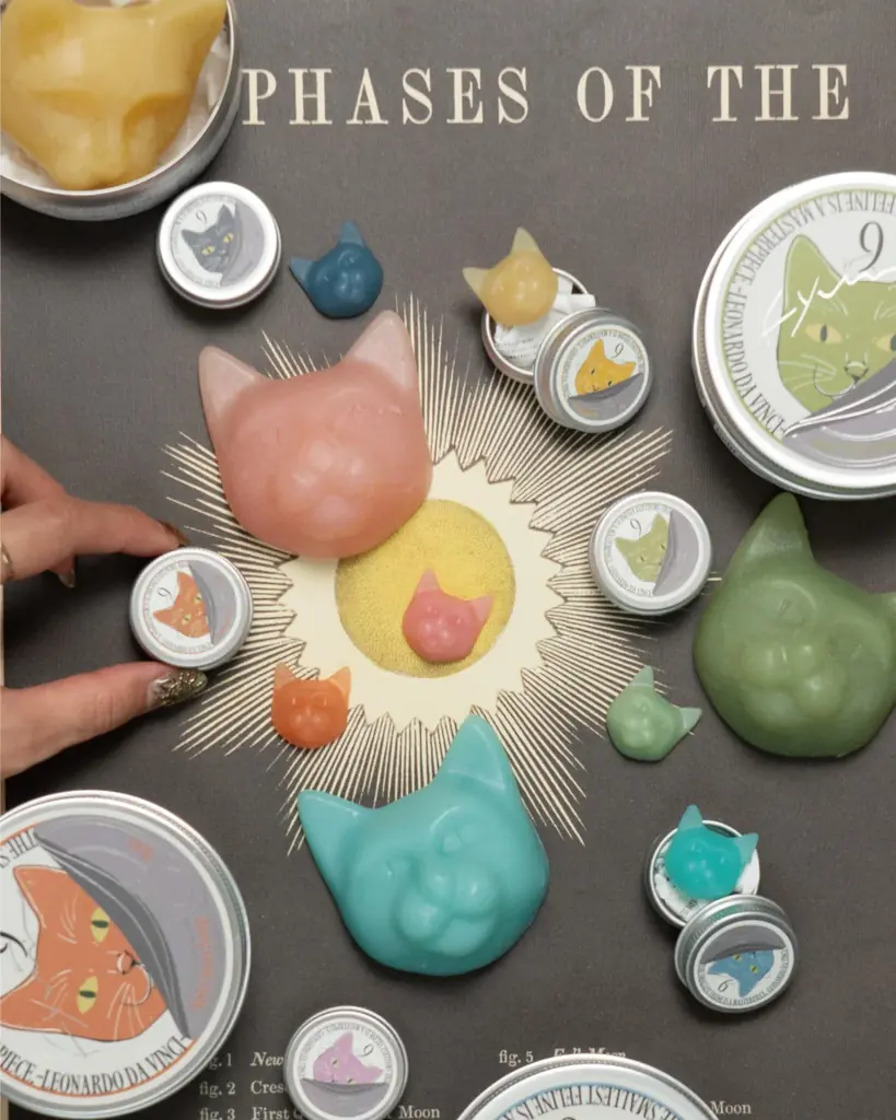 猫の日＜2月22日＞ニャンニャンニャンを祝う漆黒の輝き。昨年大好評を博した、竹炭を贅沢に使用した黒猫ソープ『9.kyuu ネコ缶SOAP《炭黒》』が数量限定でカムバック。 画像 6