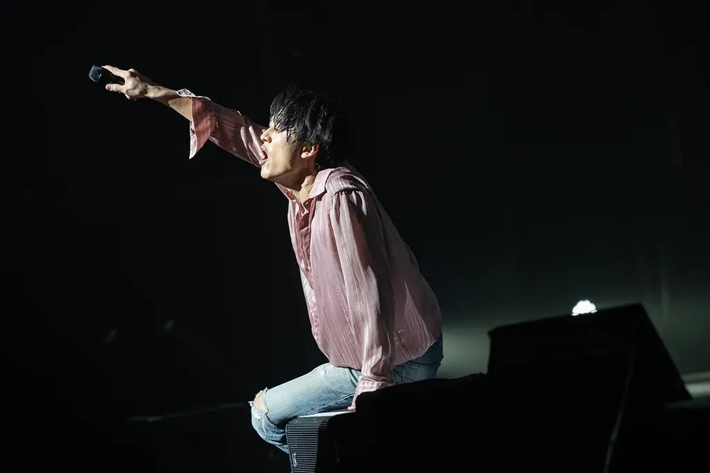 【ライブレポート】父・尾崎豊の楽曲だけでセットリストを組んだ尾崎裕哉のコンセプトライブ第二弾！OZAKIがOZAKIを歌い継ぎ、無垢な魂の叫びが響き渡った夜――2月14日(土)WOWOWで放送・配信！ 画像 4