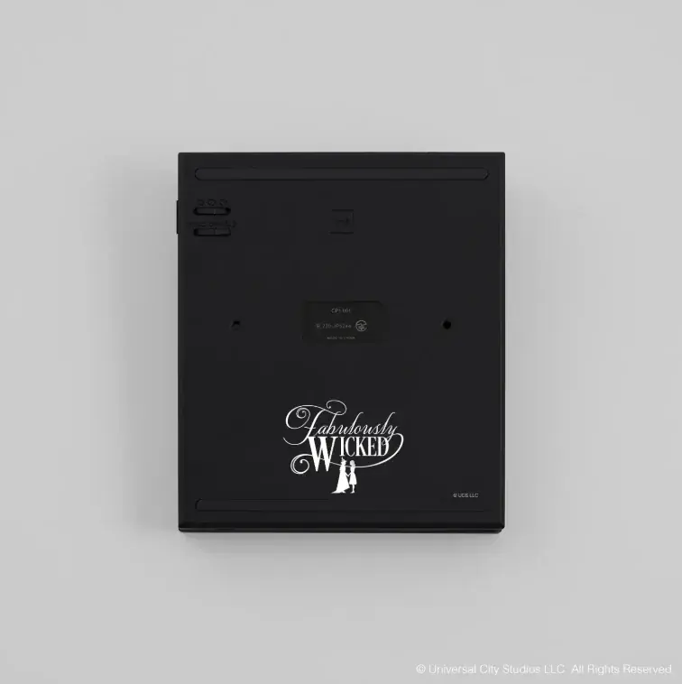 2月20日 映画『WICKED』公式コラボワイヤレスCDプレーヤーを数量限定で一般発売 画像 4