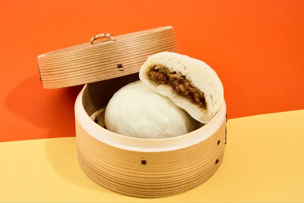 累計販売数8,000万食突破の「極旨　黒豚まん」に新フレーバー登場！国産黒豚100％の旨みと特製ピリ辛味噌だれが絡み合う「極旨黒豚まん ピリ辛味噌」が2月17日（火）から発売！ 画像 1