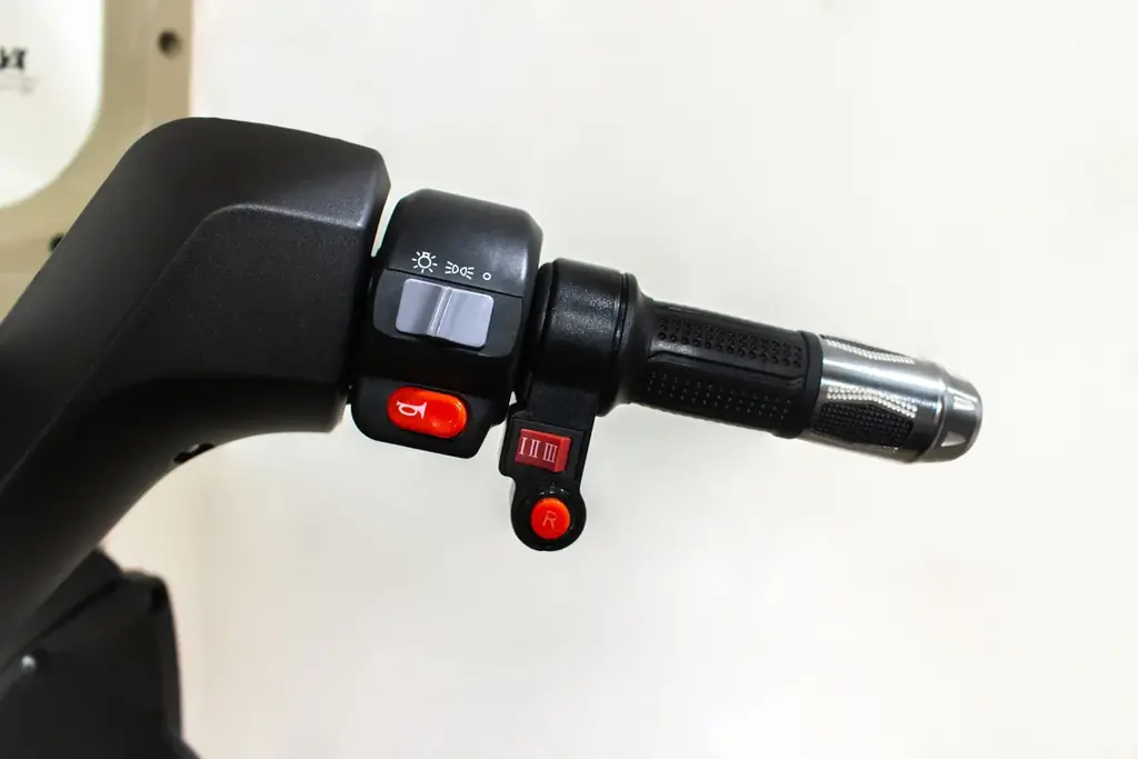 【日本最大級】㈱ブレイズは、介護業界の商談型展示会「東京ケアウィーク’26」に2車種のEVを出展！ 画像 5