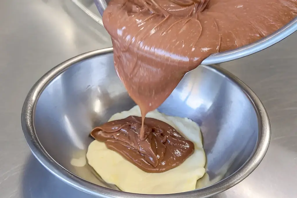 【2/14限定】異次元のザクとろ食感！あの衝撃スイーツ「飲めるチーズタルト」が、ショコラ味でバレンタインに復活！ 画像 11